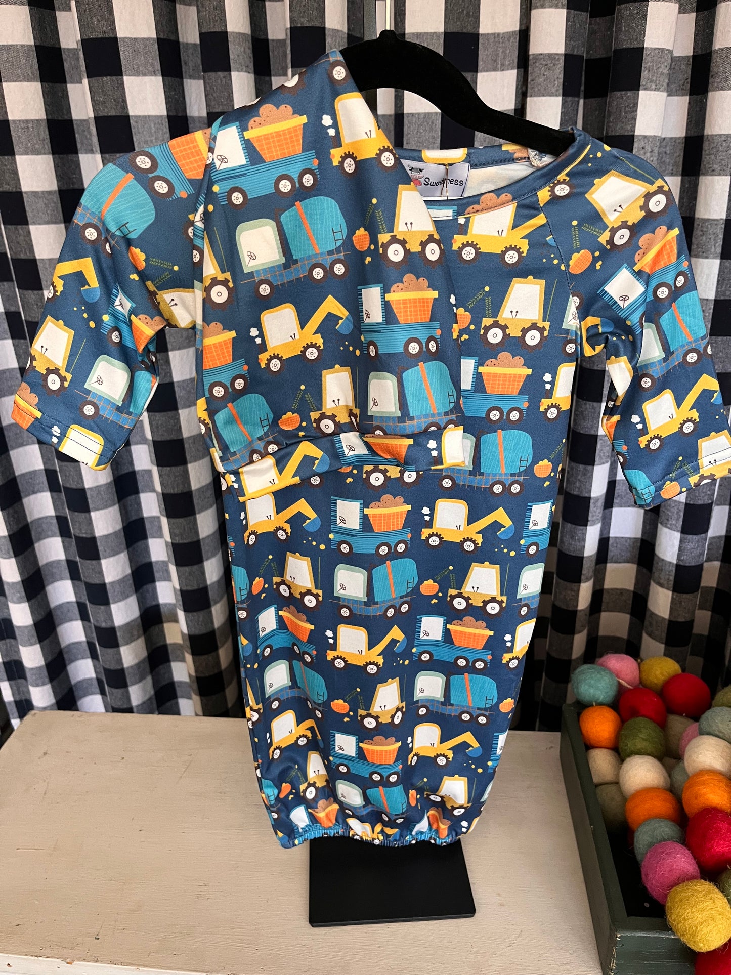 Newborn Gown - Friendly Equipment