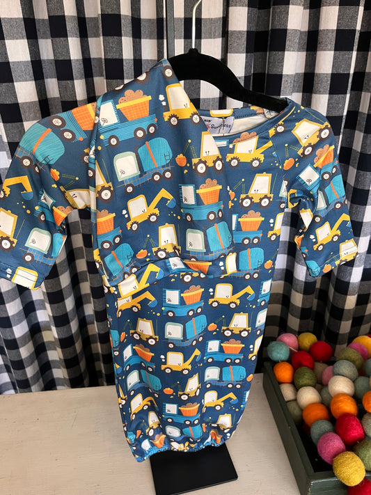 Newborn Gown - Friendly Equipment